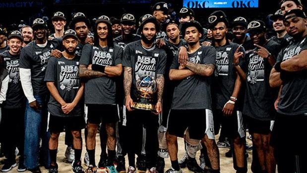 NBA’de tarihi gece! San Antonio Spurs 12 yıl sonra finalde)