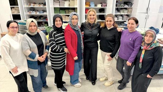 Üreten kadınların dünyaya açılmasına katkı sunuyor)