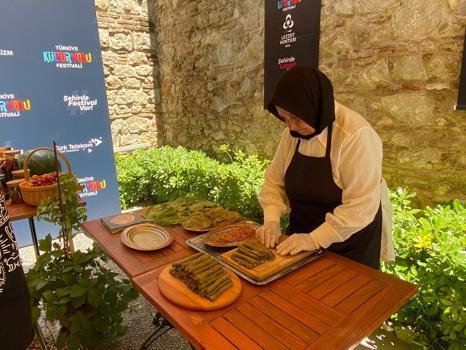 Tek tek sararak başladı, günde 40 kiloya ulaştı! Yapamazsın diyenleri dinlemedi: 'Sabahları hademe, geceleri üretici oldum')