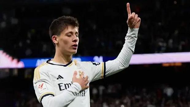 Real Madrid'de Arda Güler depremi! Mourinho gelmeden ortalık karıştı)
