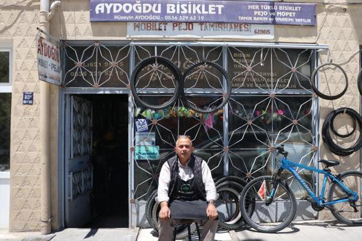 Ekmek satarak aldı, ekmek teknesine çevirdi! 32 yıldır aynı işi yapıyor)
