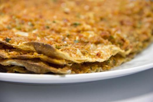 15 dakikada hazır yufkadan pratik lahmacun tarifi! Hamur açma, yoğurma derdi yok! Çıtır çıtır oluyor, lezzetiyle mest ediyor)