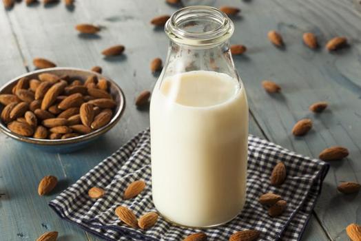 İnek sütü yerine tüketin! 1 bardağında sadece 30 kalori var)