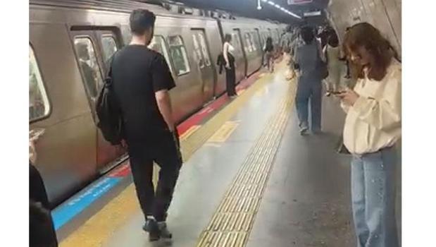 Mecidiyeköy metrosunda korkunç son! Tren raylarına atlayarak can verdi)
