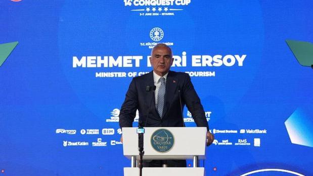 Fetih ruhu Okmeydanı’nda yeniden hayat buldu! Bakan Ersoy: Türkiye Yüzyılı’nın en güçlü teminatı kendi tarihini bilen gençlerdir)