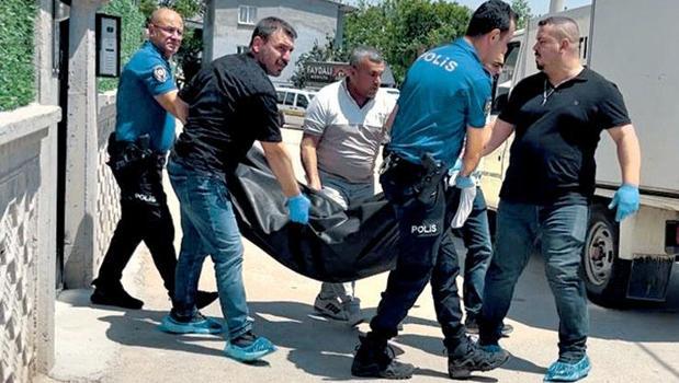 Oğlunun gözü önünde eşini katletti)