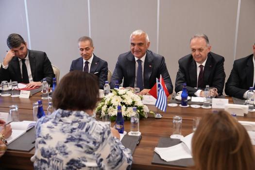 Yunanistan’dan Türkiye’ye tarihi iade: 1055 sikke geri döndü! Bakan Ersoy’dan Atina’ya Parthenon desteği)