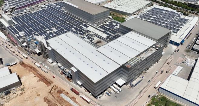 Toplamda 1 milyar dolar yatırım yaptı, 100 milyon dolarlık yeni fabrikasını açtı)
