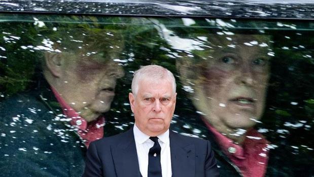 Epstein bağlantısı ortaya çıkmıştı! Eski prens Andrew'in yüzündeki gizemli morluk)