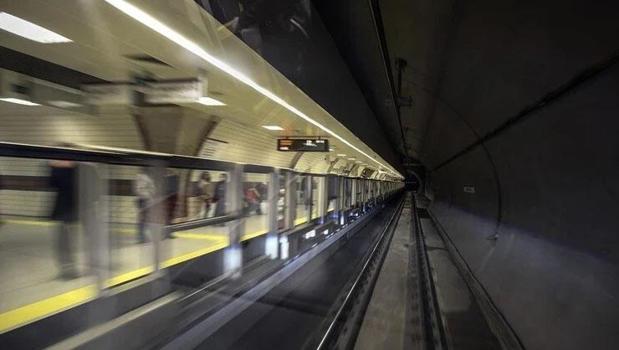 İstanbul'da M7 Metro Hattı’nda arıza! Yolcular tünel içinde yürümek zorunda kaldı)