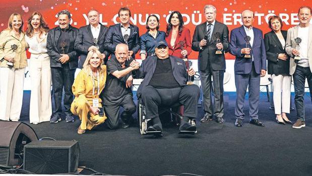 Efsaneler aynı sahnede)