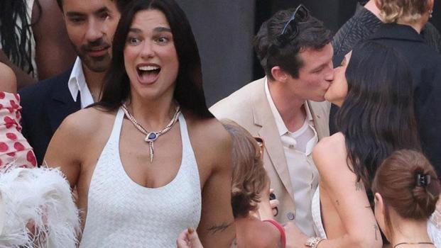 Dua Lipa ve Callum Turner’ın lüks detaylarla dikkat çeken görkemli düğünü)