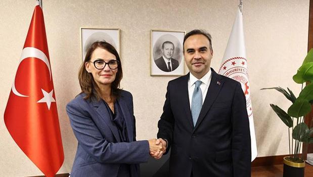 Bakan Kacır'dan Sıfır Atık Forumu'nda yoğun diplomasi trafiği)