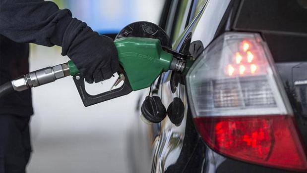 Petrol fiyatları yeniden yükseldi)