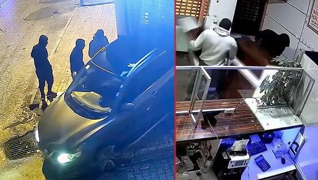 Adana'da döviz bürsounda akılalmaz soygun! Ciple çarparak kepengi kırıp girdiler)