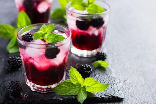 Ev yapımı orman meyveli soda tarifi! Yaz sıcaklarında içinizi ferahlatacak en leziz içecek)