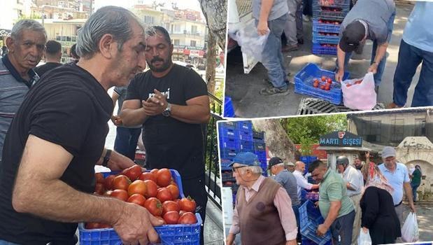 '5 lira mı? Buyurun bedava!' diyerek çağırdı! Halde alıcı bulamayan çiftçi 4 ton domatesi meydanda ücretsiz dağıttı)