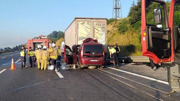 İstanbul'da feci kaza: 1'i bebek 3 kişi hayatını kaybetti)