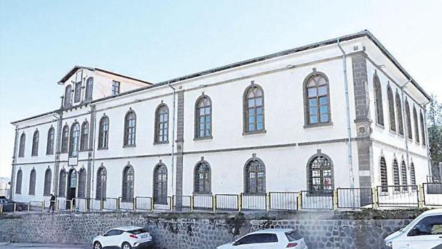 Diyarbakır'a kadın dokunuşu! Bir eli tarihte bir eli mutfakta)