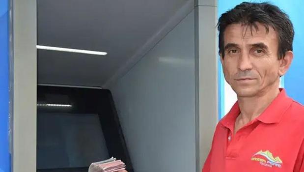 ATM'de 19 bin 500 lira buldu! Yaptığı hareket herkese örnek oldu)