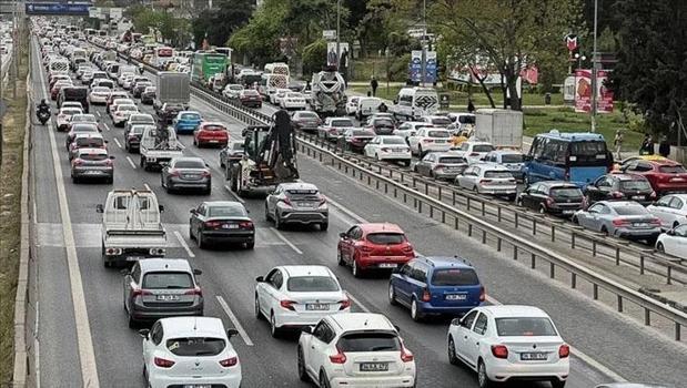 İstanbul'da bazı yollar yarın trafiğe kapatılacak)