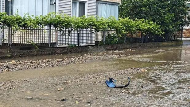 Ordu'da hayat durdu! Sağanak nedeniyle dakikalar içinde sokaklar göle döndü)