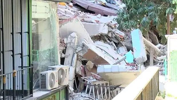 Güngören'de apartman yıkımında korku dolu anlar! Bir anda çöktü, 2 bina tahliye edildi)