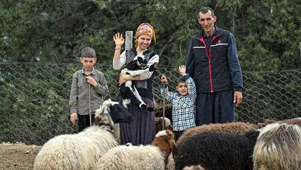Bir koyun alamazken sürü sahibi oldular! ‘Hadi Gel Köyümüze Destek Verelim’ projesi)