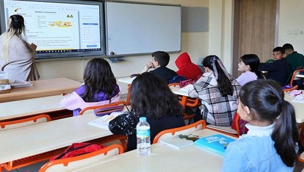 Anne hukuk mücadelesini kazandı! Okulun ‘Gölge öğretmen yalan söylüyor’ savunması çöktü)