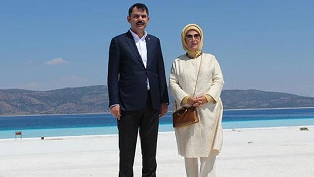 Emine Erdoğan'dan Bakan Kurum'a tebrik)