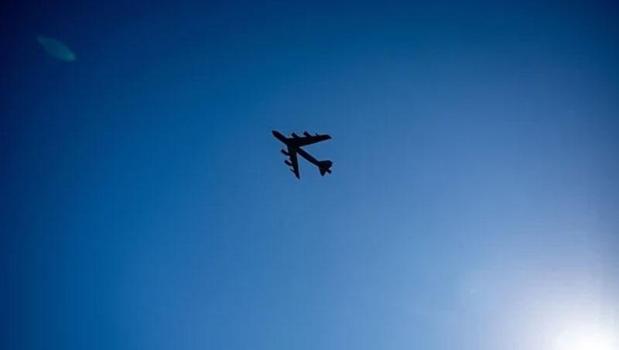 ABD'ye ait B-52 Stratofortress uçağı düştü)