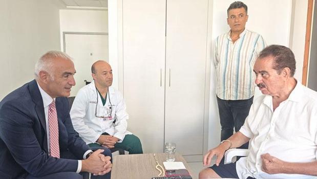 Bakan Ersoy'dan İbrahim Tatlıses'e geçmiş olsun ziyareti!)
