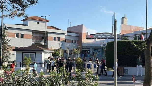 Silivri Belediye Başkanı Bora Balcıoğlu görevden uzaklaştırıldı)