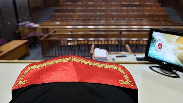 Savcı Ayhan Uyumaz, duruşmada geçirdiği kalp krizi sonucu hayatını kaybetti)