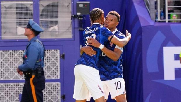 Dünya Kupası'nda Fransa nefes kesti! Mbappe rekora yaklaştı)