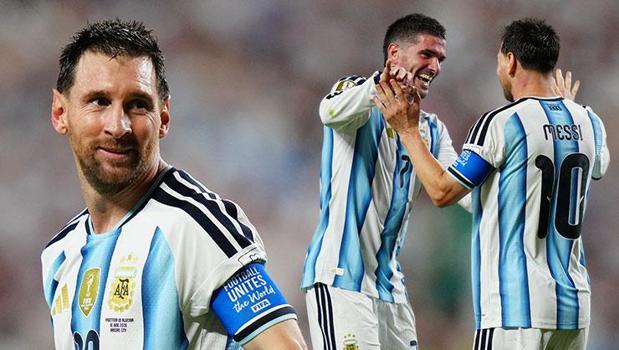 Messi açılış maçında rekoru egale etti! Son şampiyondan resital)