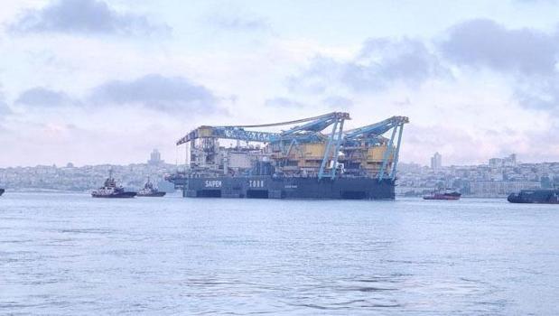 İstanbul Boğazı'nda 14 saatlik dev kapatma! Dünyanın 3. büyüğü Saipem 7000 geçiyor)