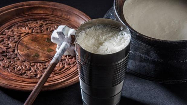 Köpüğü bardak taşan ayranın püf noktası! Tadına bakan nasıl yaptığınızı öğrenmek isteyecek)