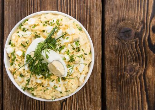 Tıka basa doyuran yumurta salatası tarifi! Asla kokmuyor, lezzetine hayran bırakıyor)