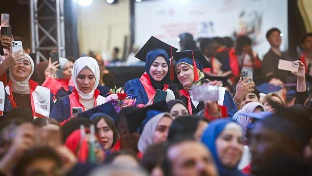 110 ülkeden Türkiye'ye gelen öğrenciler mezuniyet sevinci yaşadı! Türkiye Bursları dünyaya 2 bin 800 yeni gönül elçisi kazandırdı)