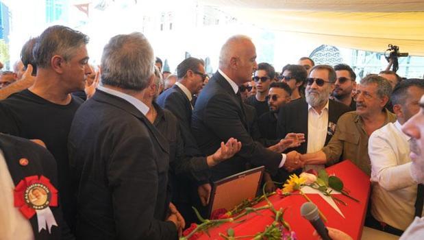 Kadir İnanır son yolculuğuna uğurlandı, Türk sineması büyük bir değerini kaybetti! Bakan Ersoy: İkinci bir Kadir İnanır olmayacak)