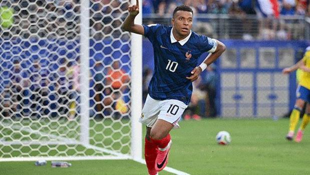 Mbappe, Dünya Kupası'nda gol krallığına göz dikti! Messi'yi yakaladı)
