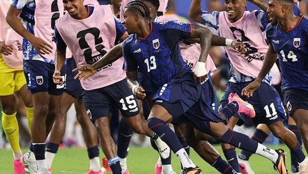 Trabzonspor'un yeni transferi Cabral’dan açıklama! ‘Messi'ye karşı oynamak harikaydı’)