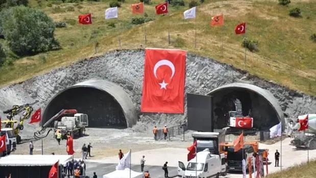 Sivas-Tokat yolunda ilk kazma vuruldu! Çamlıbel Tüneli ile 13 keskin viraj tarihe karışacak)