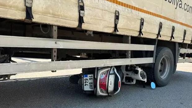 Çarpıştığı kamyonetin altında kalan motosikletli 7 gün sonra hayatını kaybetti)