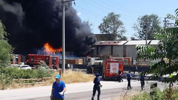 Kocaeli'de fabrika yangını! 1 işçi hayatını yaybetti)