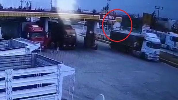 Mersin'de feci kaza! TIR'lar birbirine girdi: 18 yaşındaki genç yaşamını yitirdi)