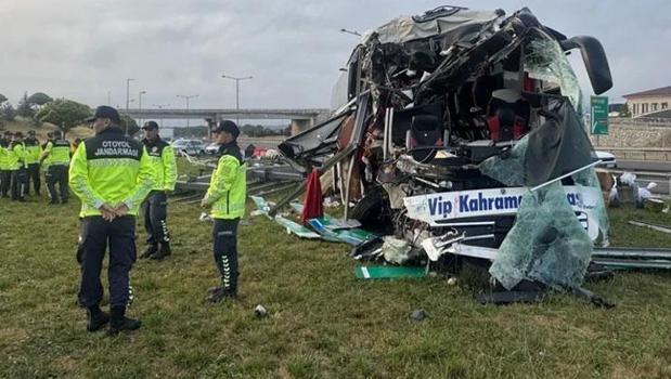 Anadolu Otoyolu'nun Bolu kesiminde kaza! Yolcu otobüsündeki 15 kişi yaralandı)
