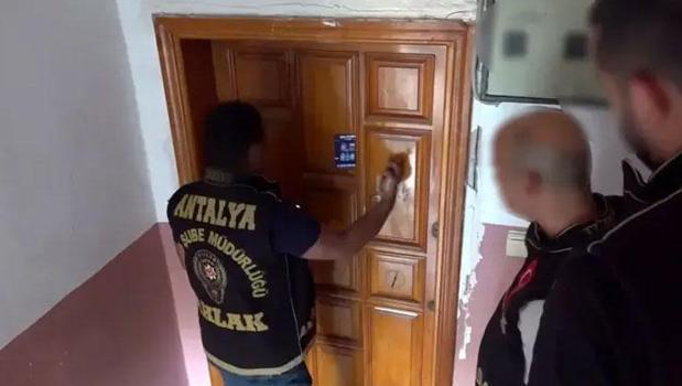 2 ilde eş zamanlı ‘Son Durak’ fuhuş operasyonu: 35 kadın kurtarıldı, 14 şüpheli tutuklandı)