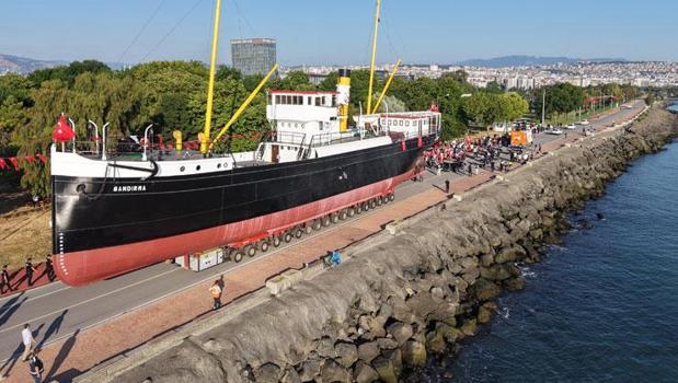 Bandırma Vapuru Müzesi karadan yürütülerek taşınmaya başlandı)
